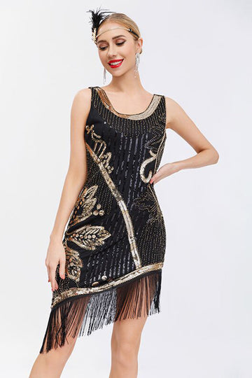 Vestido negro de cuentas de la década de 1920 con flecos